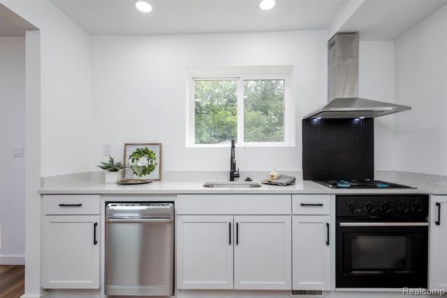 2744 Lawrence Street, Detroit, MI 48206