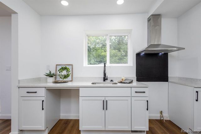 2744 Lawrence Street, Detroit, MI 48206