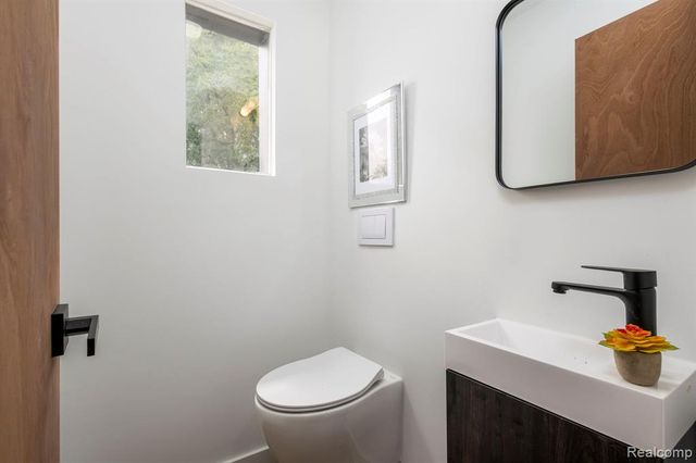 2744 Lawrence Street, Detroit, MI 48206