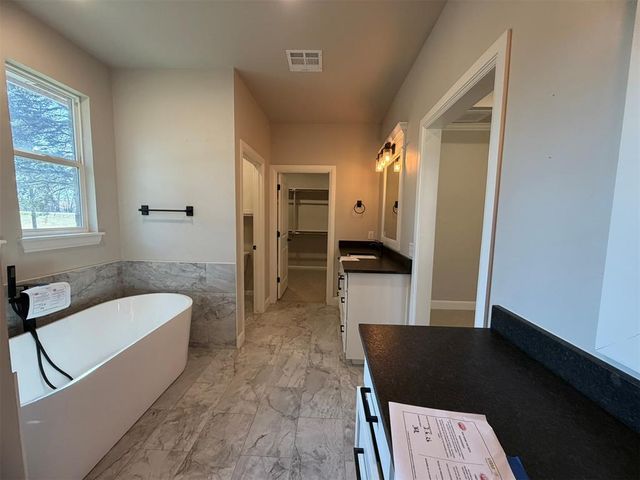 940 S May Avenue, Guthrie, OK 73044