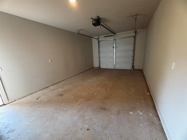 940 S May Avenue, Guthrie, OK 73044