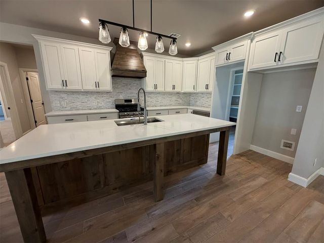 940 S May Avenue, Guthrie, OK 73044