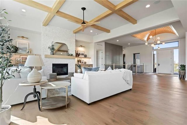 19103 Bella Terra Road, Pleasant Hill, MO 64080