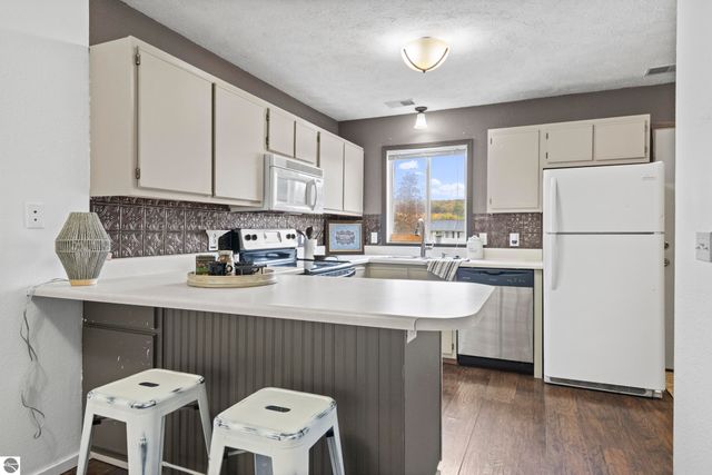 3799 Vale Drive, Traverse City, MI 49686