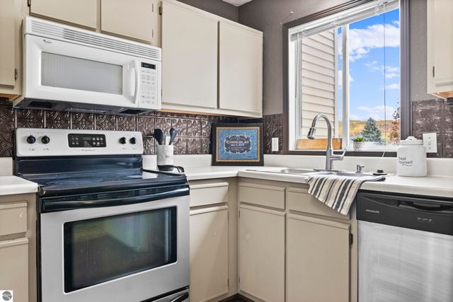 3799 Vale Drive, Traverse City, MI 49686