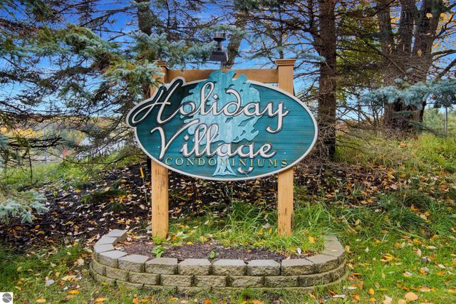 3799 Vale Drive, Traverse City, MI 49686