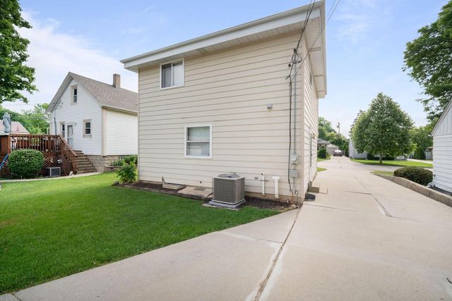 909 S 110th STREET, West Allis, WI 53214