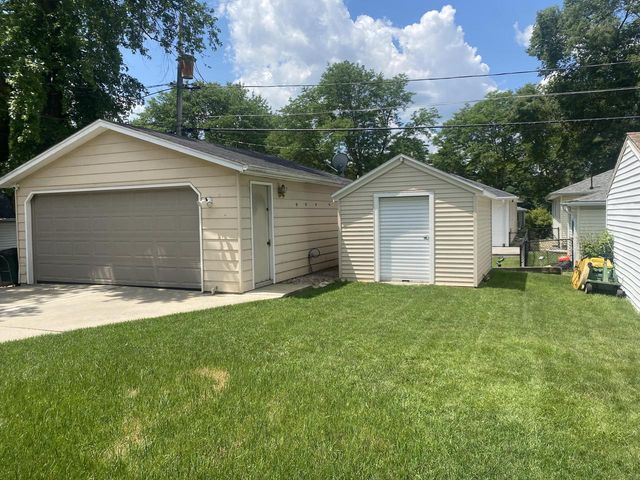 909 S 110th STREET, West Allis, WI 53214