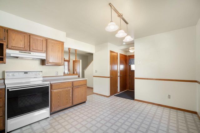 909 S 110th STREET, West Allis, WI 53214