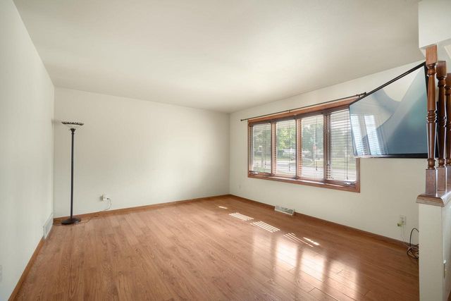 909 S 110th STREET, West Allis, WI 53214