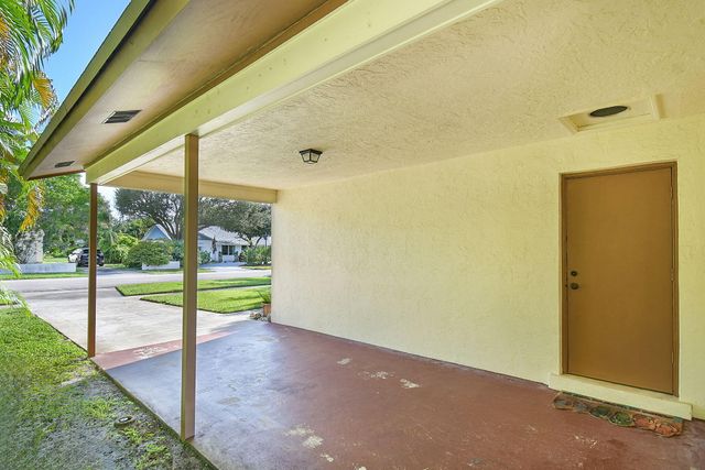519 EVERGREEN Drive, Lake Park, FL 33403