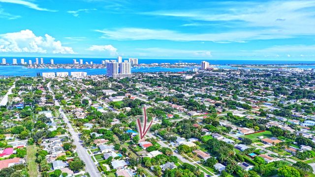 519 EVERGREEN Drive, Lake Park, FL 33403
