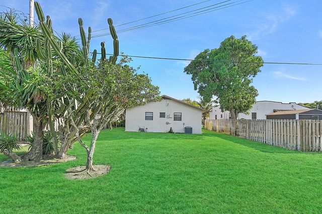 519 EVERGREEN Drive, Lake Park, FL 33403
