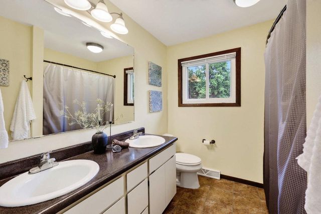 2730 Westchester Circle, Stoughton, WI 53589