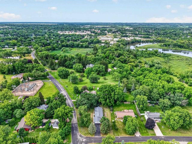 2730 Westchester Circle, Stoughton, WI 53589