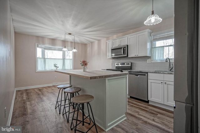 308 E COLLINGS DR, Williamstown, NJ 08094