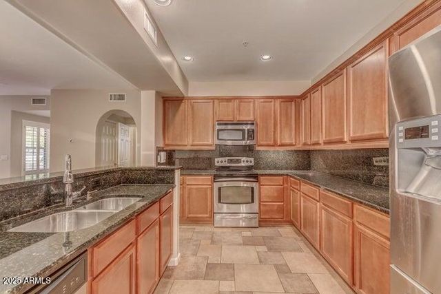 3935 E ROUGH RIDER Road 1078, Phoenix, AZ 85050