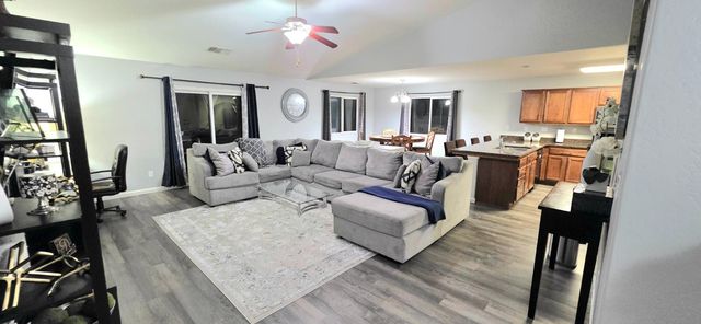 5892 W Garland Avenue, Fresno, CA 93722