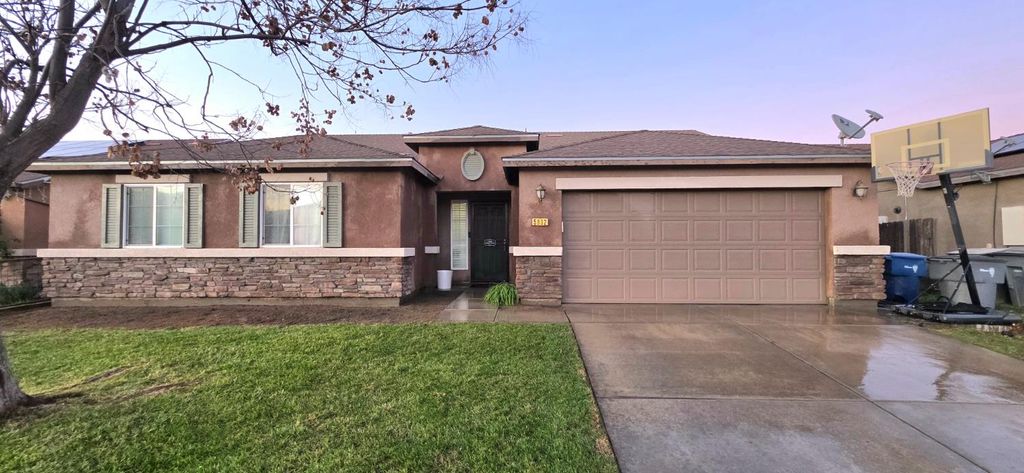 5892 W Garland Avenue, Fresno, CA 93722