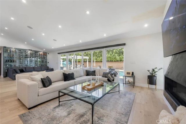 17043 Gunther Street, Granada Hills, CA 91344