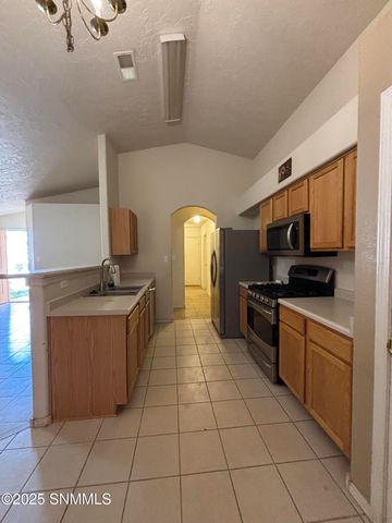 5819 Desert Peak Place, Las Cruces, NM 88012