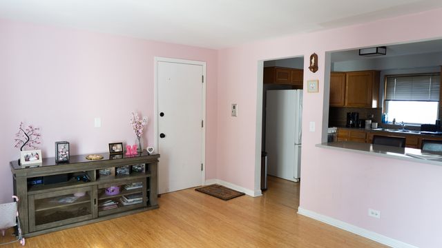 5704 W Montrose Avenue 2B, Chicago, IL 60634