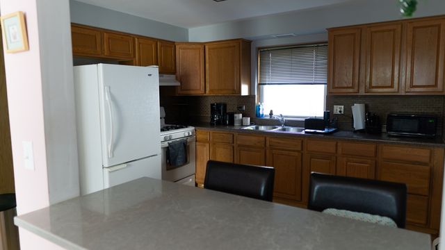 5704 W Montrose Avenue 2B, Chicago, IL 60634