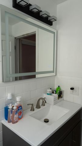 5704 W Montrose Avenue 2B, Chicago, IL 60634