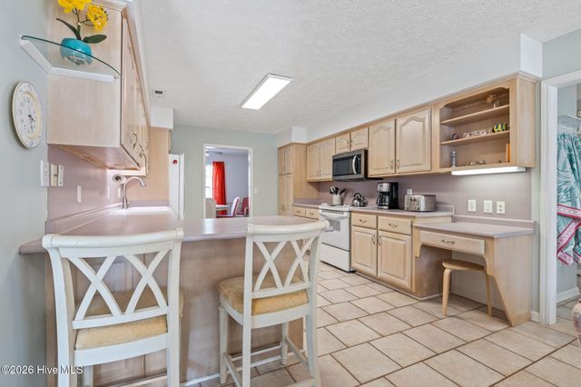 303 Pine Knoll Circle, Atlantic Beach, NC 28512