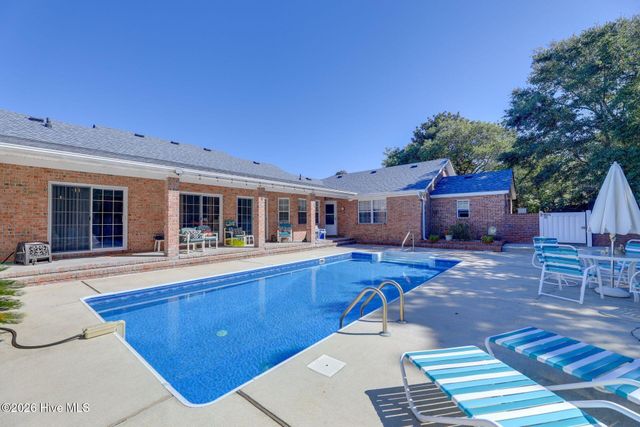 303 Pine Knoll Circle, Atlantic Beach, NC 28512