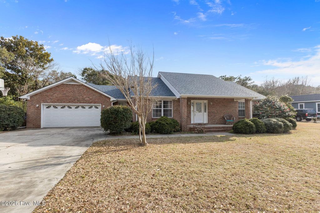 303 Pine Knoll Circle, Atlantic Beach, NC 28512
