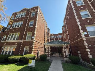 2111 Grove Avenue 110, Berwyn, IL 60402