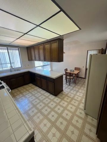 4454 Ventura Canyon Road 304, Sherman Oaks, CA 91423