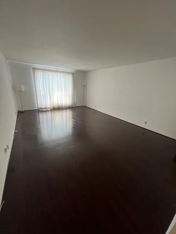 4454 Ventura Canyon Road 304, Sherman Oaks, CA 91423