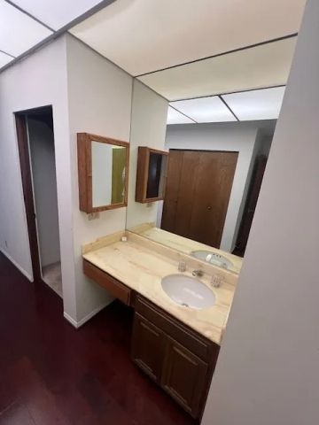 4454 Ventura Canyon Road 304, Sherman Oaks, CA 91423