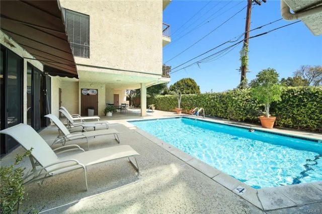4454 Ventura Canyon Road 304, Sherman Oaks, CA 91423
