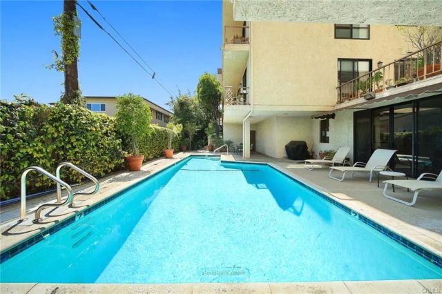 4454 Ventura Canyon Road 304, Sherman Oaks, CA 91423