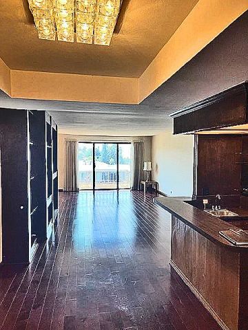 4454 Ventura Canyon Road 304, Sherman Oaks, CA 91423