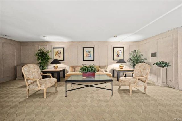 4454 Ventura Canyon Road 304, Sherman Oaks, CA 91423