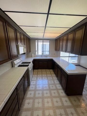 4454 Ventura Canyon Road 304, Sherman Oaks, CA 91423