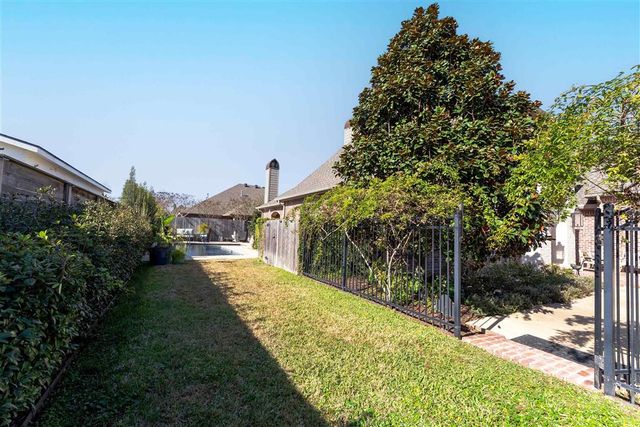 4820 Kingspoint Drive, Lake Charles, LA 70605