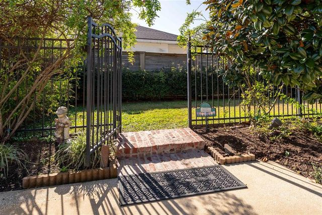 4820 Kingspoint Drive, Lake Charles, LA 70605