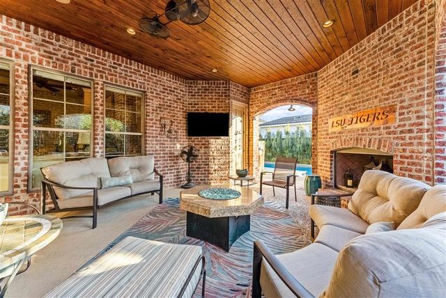 4820 Kingspoint Drive, Lake Charles, LA 70605