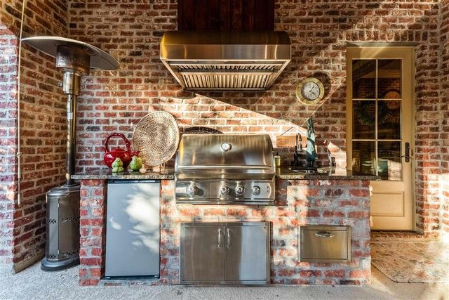 4820 Kingspoint Drive, Lake Charles, LA 70605