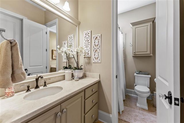 4820 Kingspoint Drive, Lake Charles, LA 70605