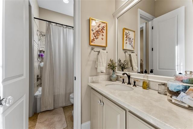 4820 Kingspoint Drive, Lake Charles, LA 70605