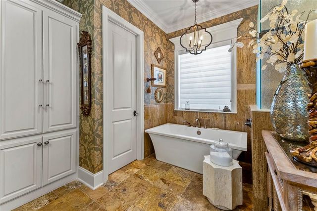 4820 Kingspoint Drive, Lake Charles, LA 70605