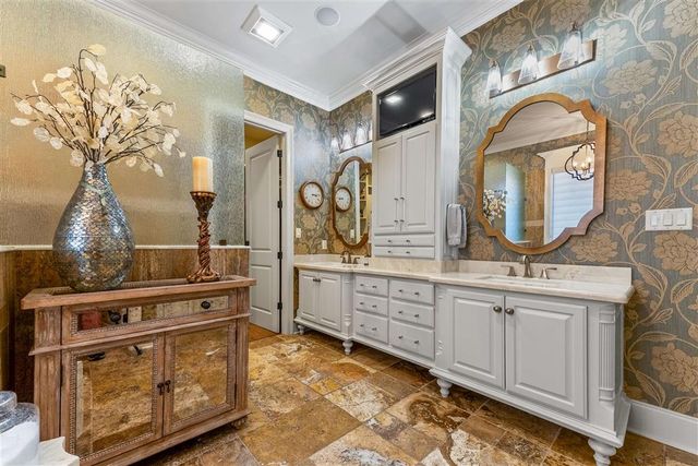 4820 Kingspoint Drive, Lake Charles, LA 70605