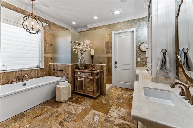 4820 Kingspoint Drive, Lake Charles, LA 70605