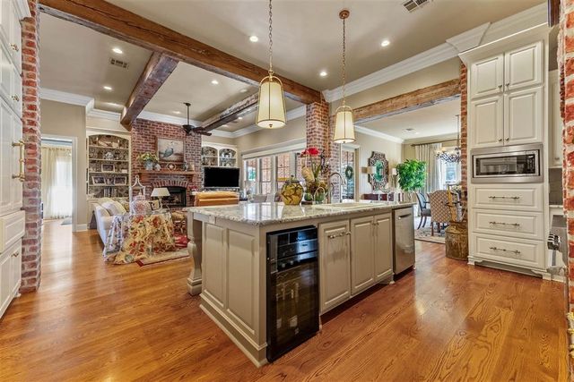 4820 Kingspoint Drive, Lake Charles, LA 70605